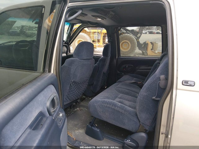 Продажа на аукционе авто 1999 Chevrolet Suburban 2500, vin: 3GNGK26J3XG116441, номер лота: 44848179