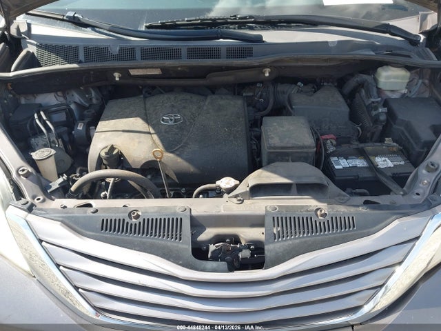 Продаж на аукціоні авто 2017 Toyota Sienna Xle 8 Passenger, vin: 5TDYZ3DC3HS832780, номер лоту: 44848244