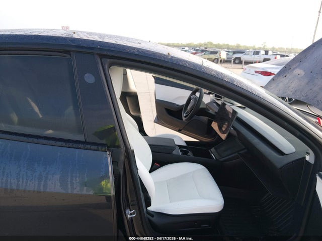 Продажа на аукционе авто 2024 Tesla Model 3, vin: 5YJ3E1EA7RF864872, номер лота: 44848252