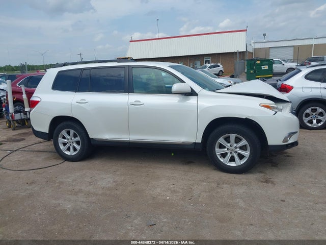 2012 Toyota Highlander Base V6 მანქანა იყიდება აუქციონზე, vin: 5TDZK3EH5CS069883, აუქციონის ნომერი: 44848372