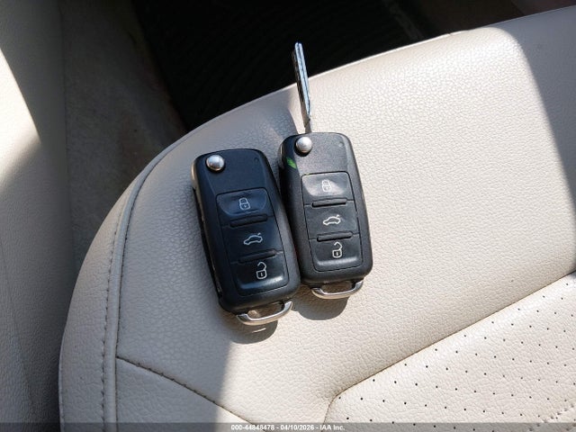 2015 Volkswagen Passat 1.8t Se მანქანა იყიდება აუქციონზე, vin: 1VWBT7A39FC073048, აუქციონის ნომერი: 44848478