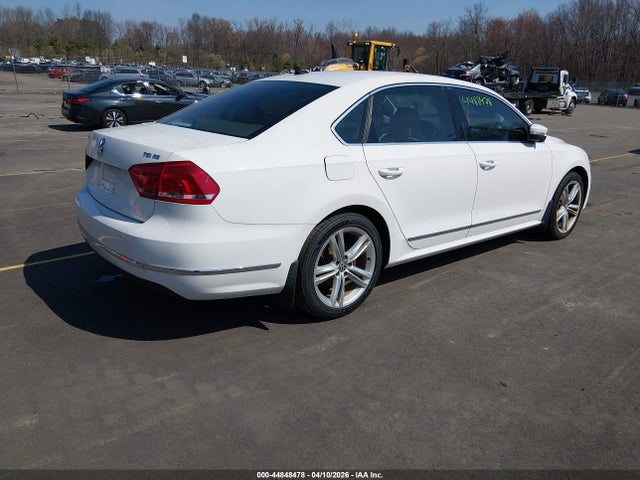 2015 Volkswagen Passat 1.8t Se მანქანა იყიდება აუქციონზე, vin: 1VWBT7A39FC073048, აუქციონის ნომერი: 44848478