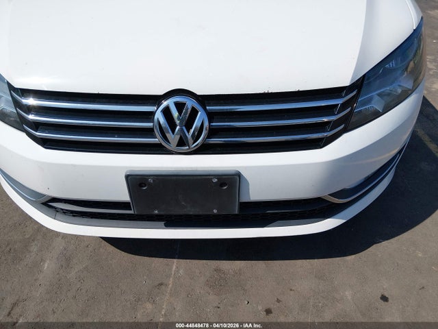 2015 Volkswagen Passat 1.8t Se მანქანა იყიდება აუქციონზე, vin: 1VWBT7A39FC073048, აუქციონის ნომერი: 44848478