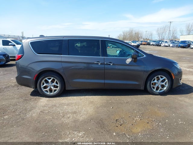 2018 Chrysler Pacifica Touring Plus მანქანა იყიდება აუქციონზე, vin: 2C4RC1FGXJR172181, აუქციონის ნომერი: 44848493