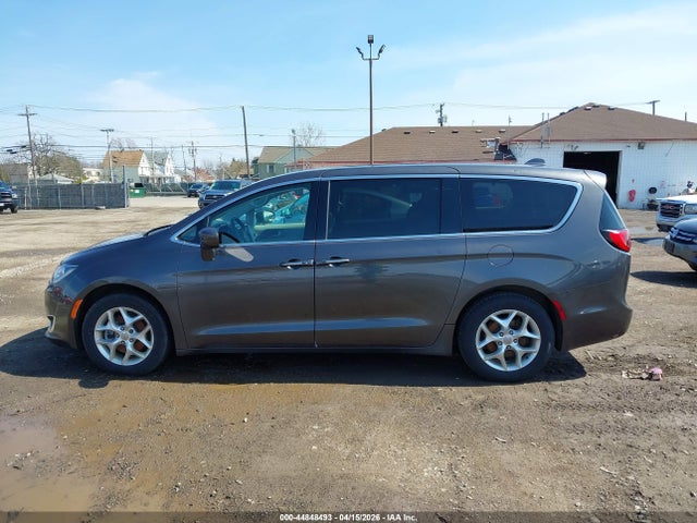2018 Chrysler Pacifica Touring Plus მანქანა იყიდება აუქციონზე, vin: 2C4RC1FGXJR172181, აუქციონის ნომერი: 44848493
