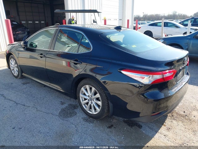 2019 Toyota Camry Le მანქანა იყიდება აუქციონზე, vin: 4T1B11HK6KU231803, აუქციონის ნომერი: 44848529