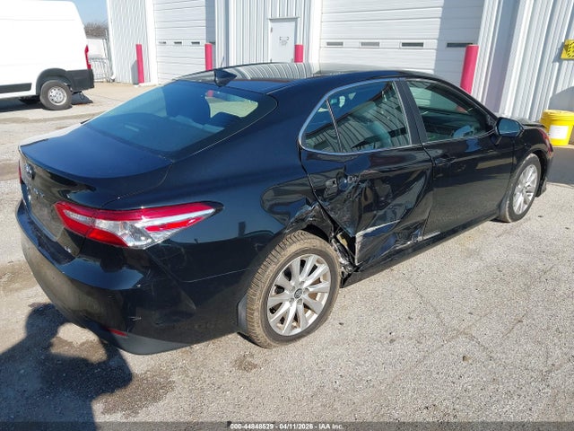 2019 Toyota Camry Le მანქანა იყიდება აუქციონზე, vin: 4T1B11HK6KU231803, აუქციონის ნომერი: 44848529