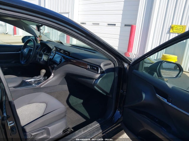 2019 Toyota Camry Le მანქანა იყიდება აუქციონზე, vin: 4T1B11HK6KU231803, აუქციონის ნომერი: 44848529