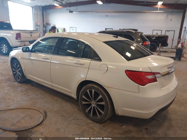 2013 Chrysler 200 Touring მანქანა იყიდება აუქციონზე, vin: 1C3CCBBB4DN586696, აუქციონის ნომერი: 44848538
