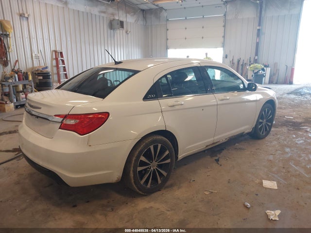 2013 Chrysler 200 Touring მანქანა იყიდება აუქციონზე, vin: 1C3CCBBB4DN586696, აუქციონის ნომერი: 44848538