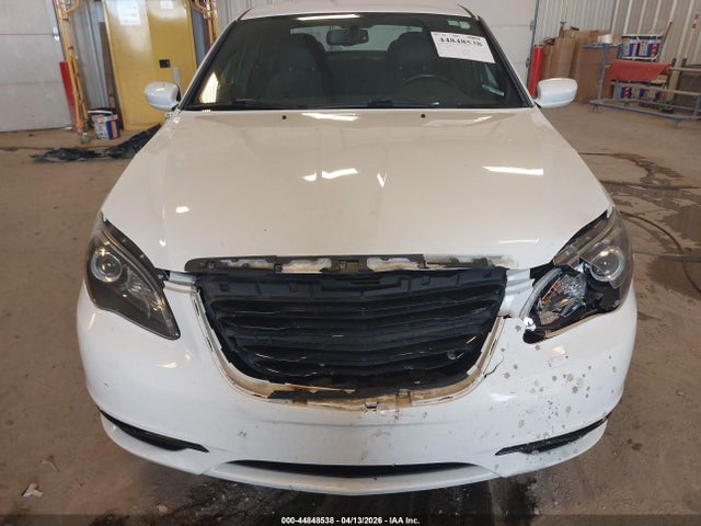 2013 Chrysler 200 Touring მანქანა იყიდება აუქციონზე, vin: 1C3CCBBB4DN586696, აუქციონის ნომერი: 44848538