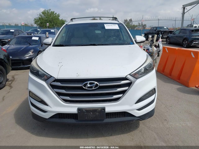 KM8J33A45HU446594 Hyundai Tucson Se Plus