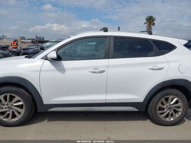 KM8J33A45HU446594 Hyundai Tucson Se Plus