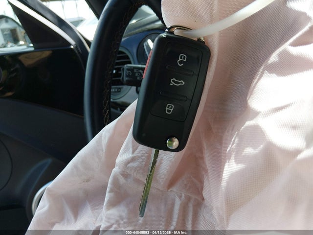 44848893 :رقم المزاد ، 3VWF17AT2GM639039 vin ، 2016 Volkswagen Beetle 1.8t Classic مزاد بيع