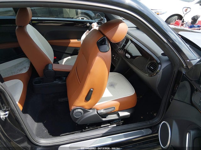 44848893 :رقم المزاد ، 3VWF17AT2GM639039 vin ، 2016 Volkswagen Beetle 1.8t Classic مزاد بيع