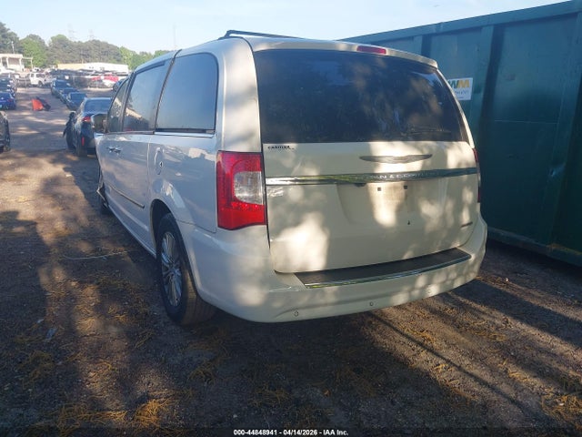 2016 Chrysler Town & Country Limited მანქანა იყიდება აუქციონზე, vin: 2C4RC1JGXGR121358, აუქციონის ნომერი: 44848941