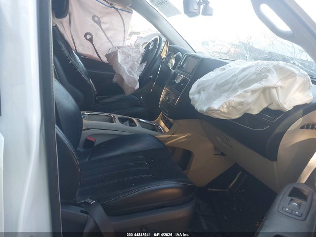 2016 Chrysler Town & Country Limited მანქანა იყიდება აუქციონზე, vin: 2C4RC1JGXGR121358, აუქციონის ნომერი: 44848941