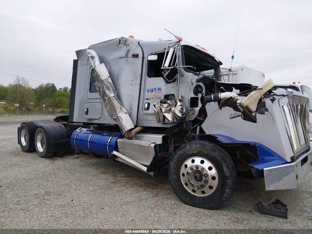 Продажа на аукционе авто 2015 Kenworth Construction T800, vin: 1XKDD49XXFJ455040, номер лота: 44848969
