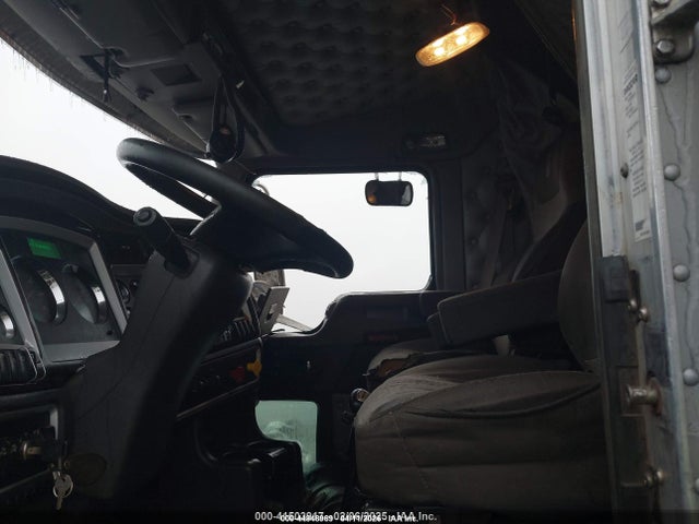Продажа на аукционе авто 2015 Kenworth Construction T800, vin: 1XKDD49XXFJ455040, номер лота: 44848969