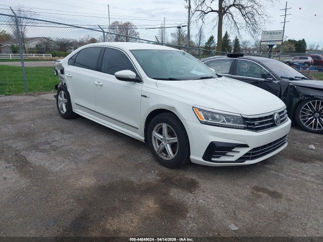 Продаж на аукціоні авто 2017 Volkswagen Passat 1.8t R-line, vin: 1VWDT7A35HC020391, номер лоту: 44849024