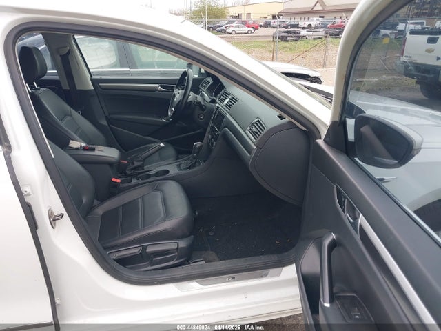 Продаж на аукціоні авто 2017 Volkswagen Passat 1.8t R-line, vin: 1VWDT7A35HC020391, номер лоту: 44849024