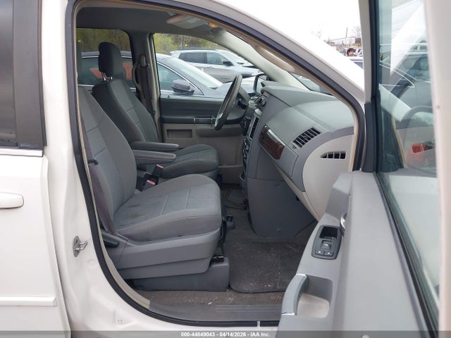 2010 CHRYSLER TOWN & COUNTRY 2A4RR4DE2AR309786 Photo 4