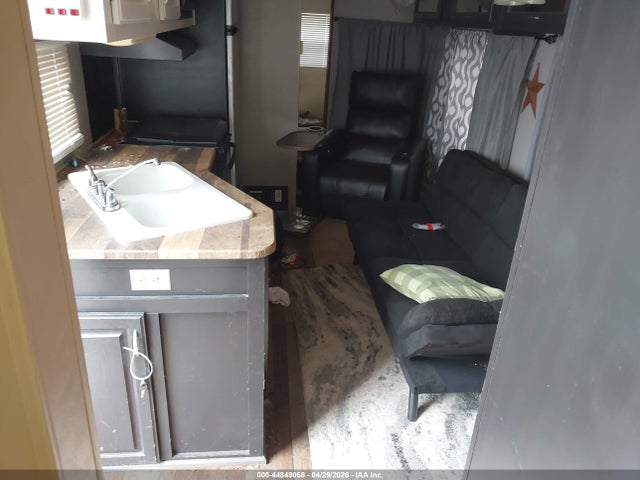 2005 Jayco Camper მანქანა იყიდება აუქციონზე, vin: 1UJBJ02R851CW0121, აუქციონის ნომერი: 44849066