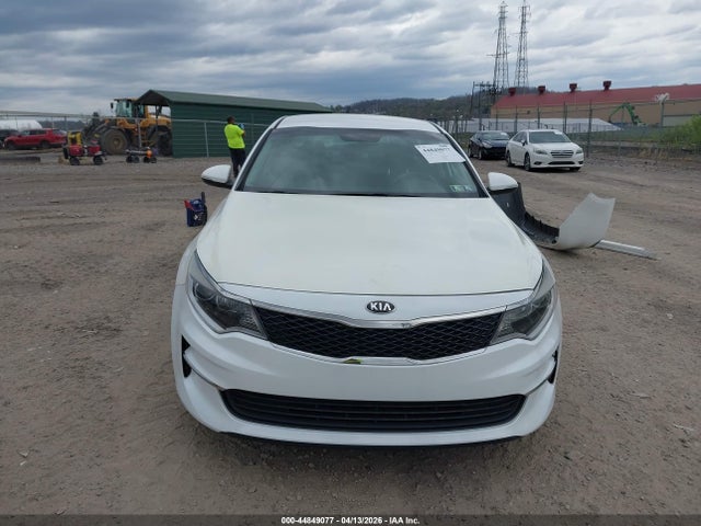 2017 Kia Optima Lx მანქანა იყიდება აუქციონზე, vin: 5XXGT4L38HG177926, აუქციონის ნომერი: 44849077