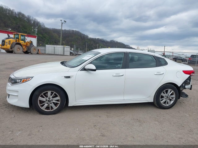 2017 Kia Optima Lx მანქანა იყიდება აუქციონზე, vin: 5XXGT4L38HG177926, აუქციონის ნომერი: 44849077