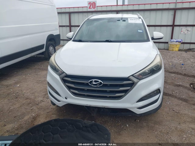KM8J33A49HU469117 Hyundai TUCSON SE