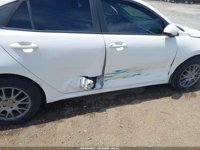 3KPA24AB4KE210410 KIA RIO LX