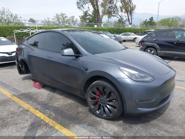 2022 Tesla Model Y Performance Dual Motor All-wheel Drive მანქანა იყიდება აუქციონზე, vin: 7SAYGDEF4NF397081, აუქციონის ნომერი: 44849326