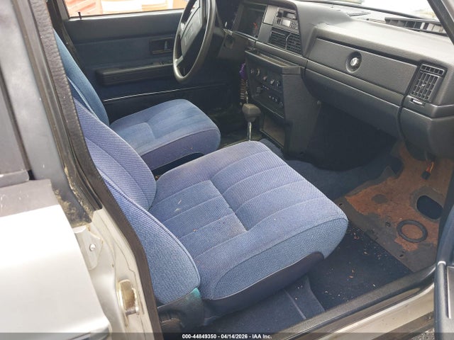 1990 Volvo 240 Dl მანქანა იყიდება აუქციონზე, vin: YV1AA8847L142237, აუქციონის ნომერი: 44849350