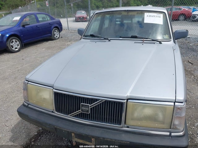 1990 Volvo 240 Dl მანქანა იყიდება აუქციონზე, vin: YV1AA8847L142237, აუქციონის ნომერი: 44849350