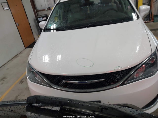 Auction sale of the 2018 Chrysler Pacifica Touring L, vin: 2C4RC1BG8JR217124, lot number: 44849784