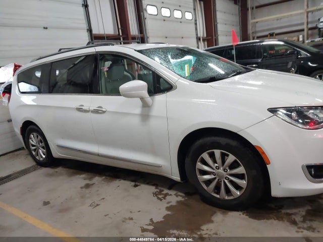 Auction sale of the 2018 Chrysler Pacifica Touring L, vin: 2C4RC1BG8JR217124, lot number: 44849784