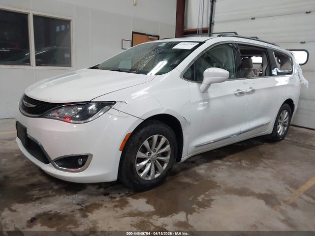 Auction sale of the 2018 Chrysler Pacifica Touring L, vin: 2C4RC1BG8JR217124, lot number: 44849784