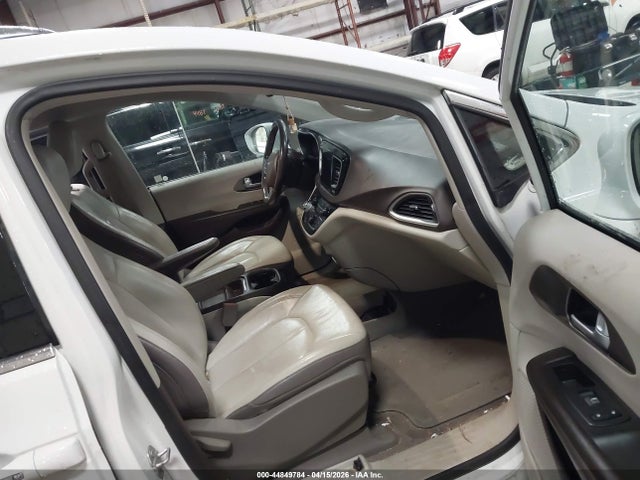 Auction sale of the 2018 Chrysler Pacifica Touring L, vin: 2C4RC1BG8JR217124, lot number: 44849784