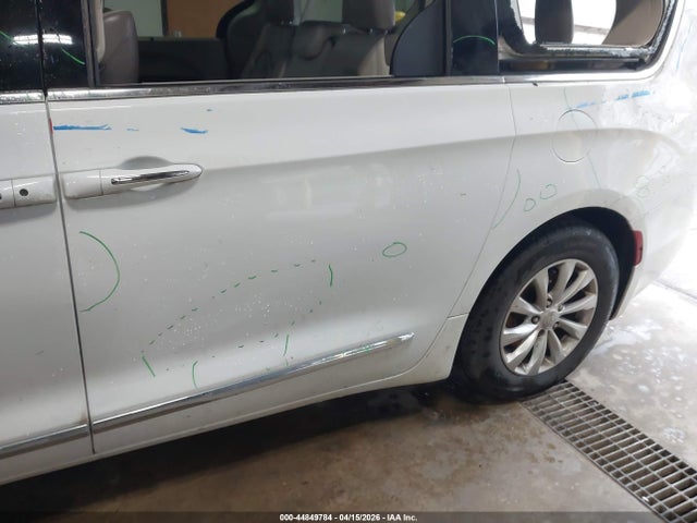 Auction sale of the 2018 Chrysler Pacifica Touring L, vin: 2C4RC1BG8JR217124, lot number: 44849784