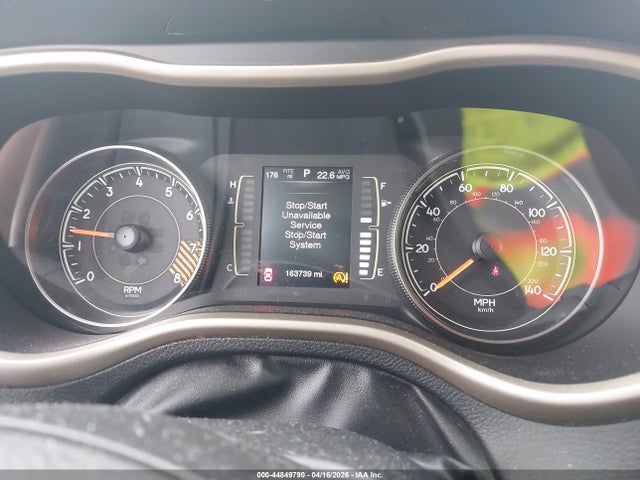 2015 Jeep Cherokee Latitude მანქანა იყიდება აუქციონზე, vin: 1C4PJMCSXFW521488, აუქციონის ნომერი: 44849790