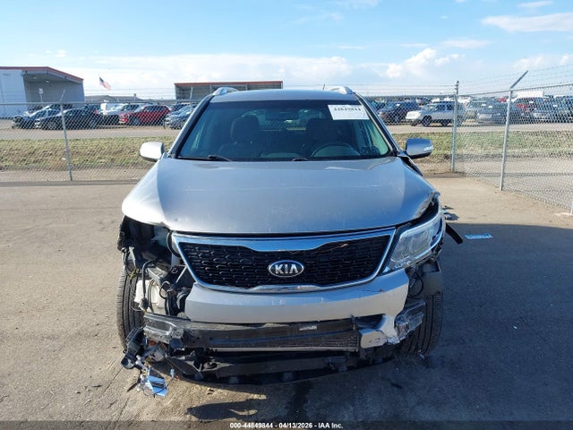 Продажа на аукционе авто 2015 Kia Sorento Lx, vin: 5XYKTDA68FG636646, номер лота: 44849844
