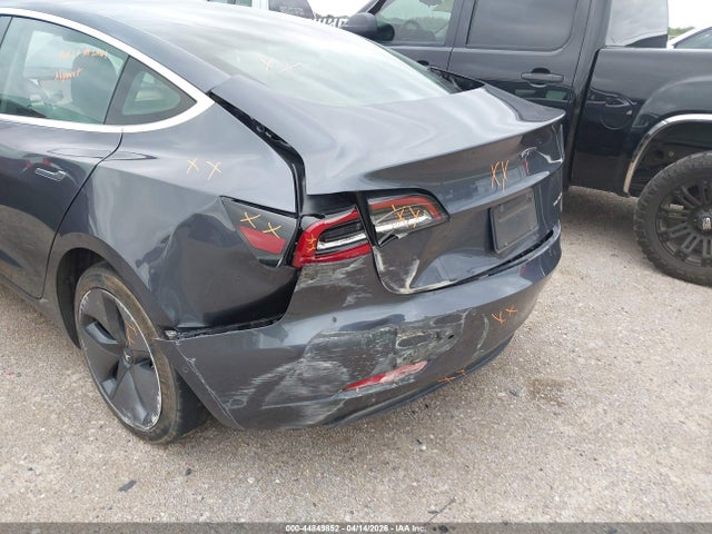 44849852 :رقم المزاد ، 5YJ3E1EB6KF386510 vin ، 2019 Tesla Model 3 Long Range/performance مزاد بيع