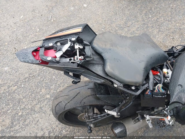 Yamaha YZFR6 2020 JYARJ28E5LA006855 Image 16