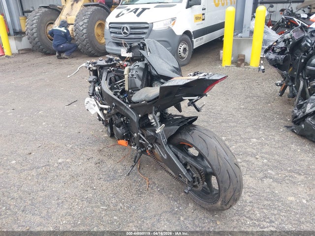 Yamaha YZFR6 2020 JYARJ28E5LA006855 Image 3