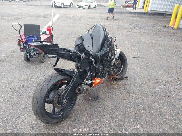 Yamaha YZFR6 2020 JYARJ28E5LA006855 Image 4