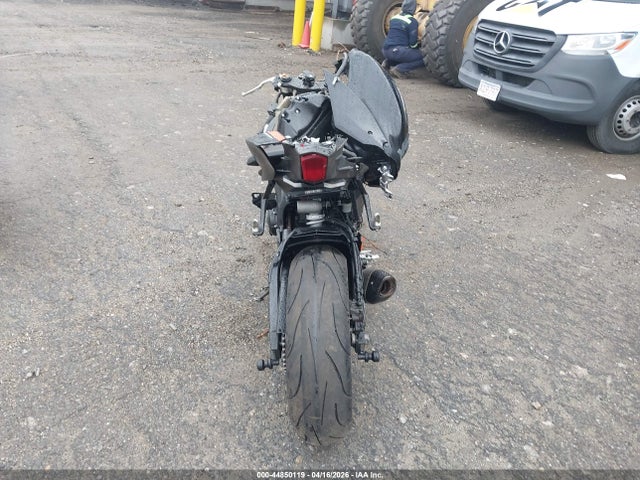 Yamaha YZFR6 2020 JYARJ28E5LA006855 Image 6