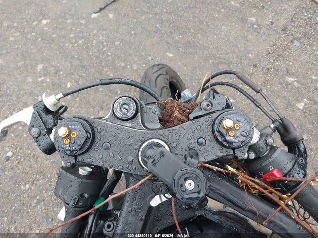 Yamaha YZFR6 2020 JYARJ28E5LA006855 Image 7