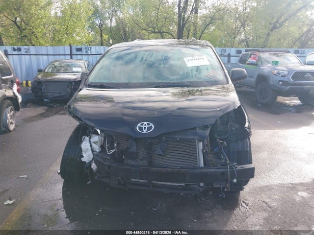 Aukcja sprzedaży 2011 Toyota Sienna Xle, vin: 5TDDK3DC5BS010458, numer aukcji: 44850218