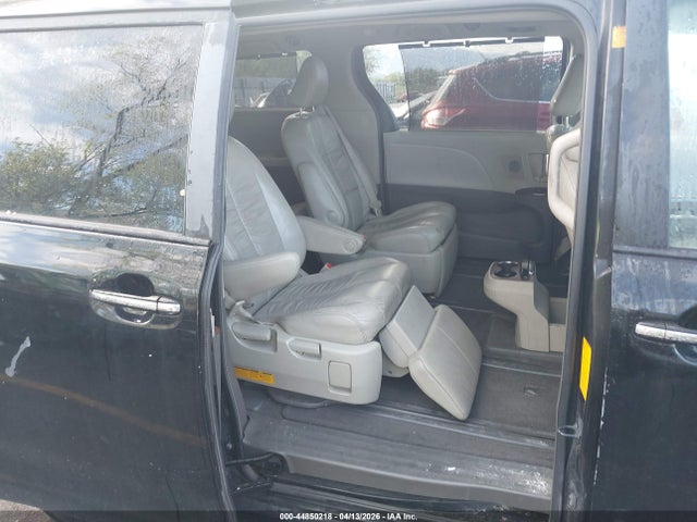 Aukcja sprzedaży 2011 Toyota Sienna Xle, vin: 5TDDK3DC5BS010458, numer aukcji: 44850218