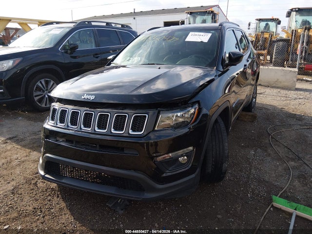 44850427 :رقم المزاد ، 3C4NJDBB1JT433808 vin ، 2018 Jeep Compass Latitude 4x4 مزاد بيع